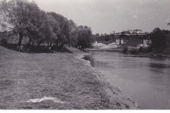 Widok na Pobitno z lewego brzegu Wisłoka, lata '60 lub '70,